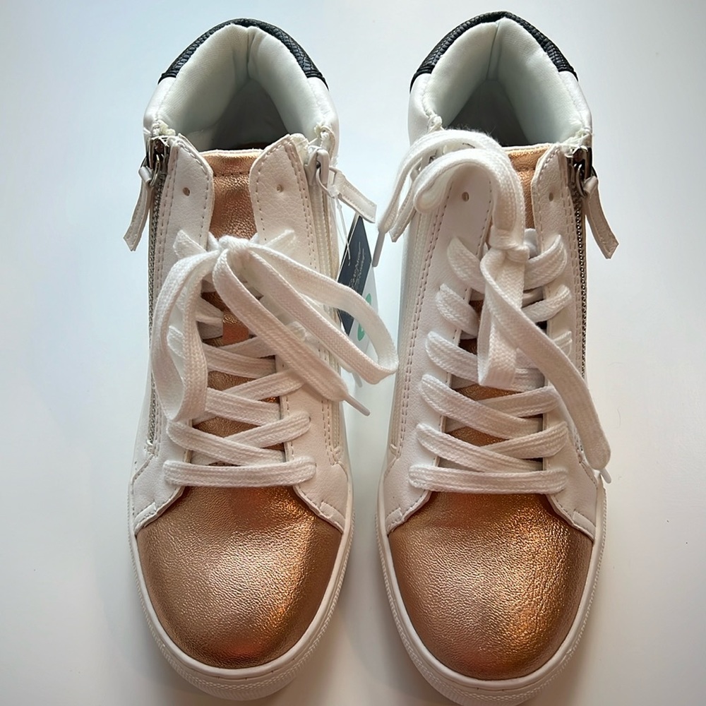 Universal Thread Women’s High Tops - Sz. 8.5